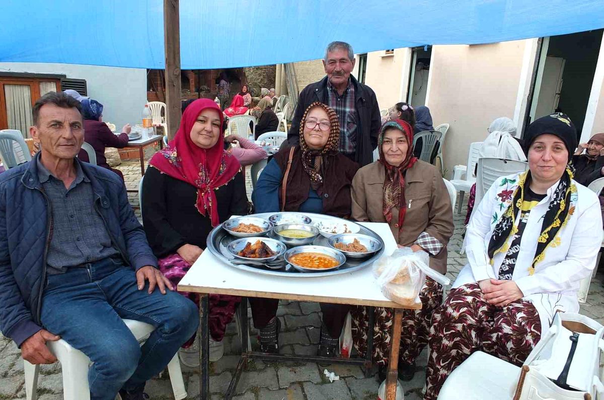 Burhaniye’de Düğün Yemeği Geleneği Yaşıyor