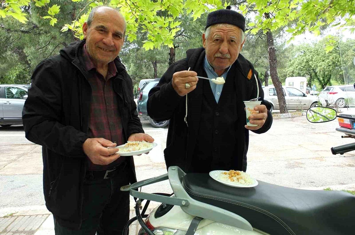 Burhaniye’de Geleneksel Pilav Hayrı