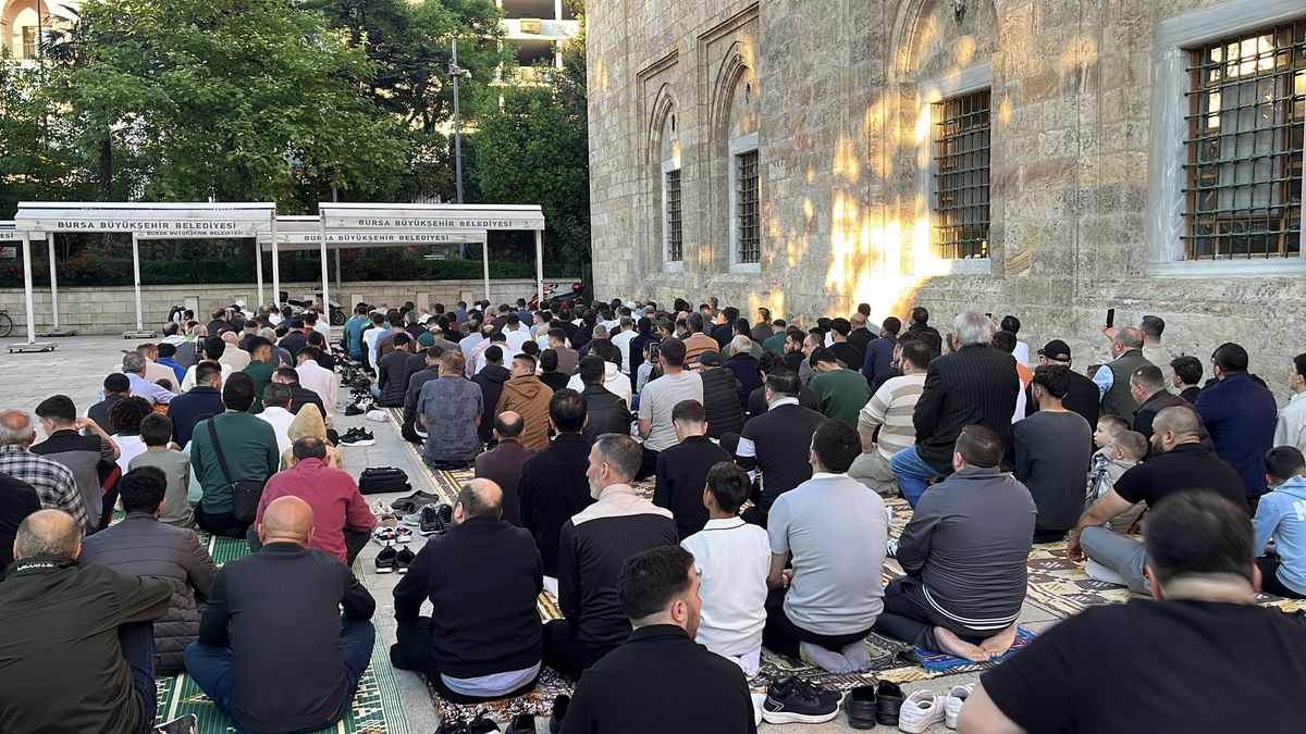 Bursa’da Bayram Namazı Ulu Cami’de Kılındı