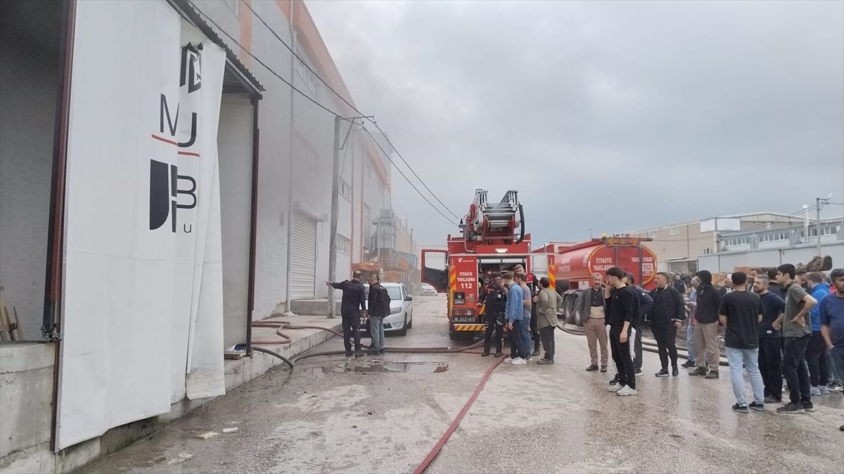 İnegöl’de Koltuk İmalathanesinde Yangın