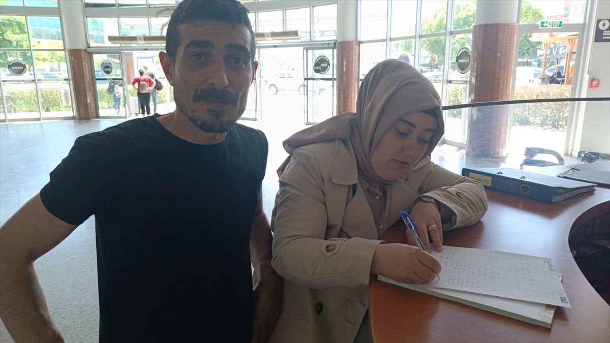 Bursa’da terminalde unutulan altın dolu çanta sahiplerine ulaştırıldı