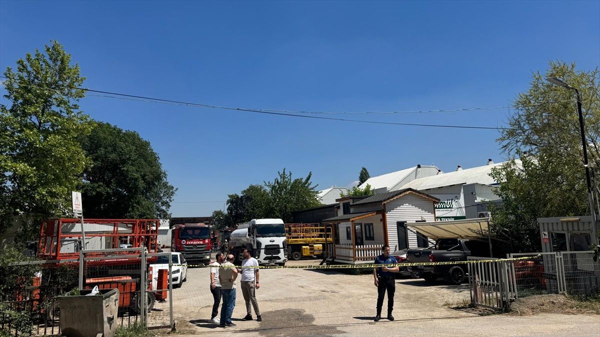Bursa’da Fabrika Deposunda Yangın