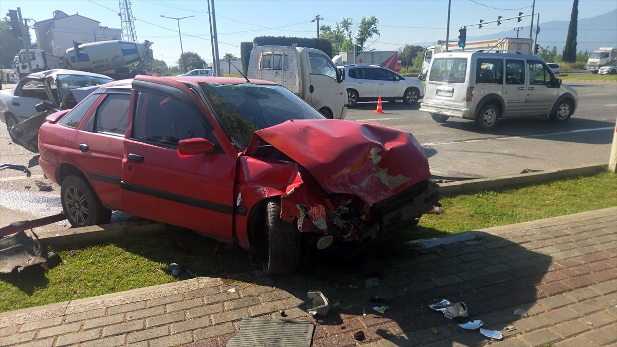 Bursa’da Zincirleme Kaza: 1 Ölü, 4 Yaralı