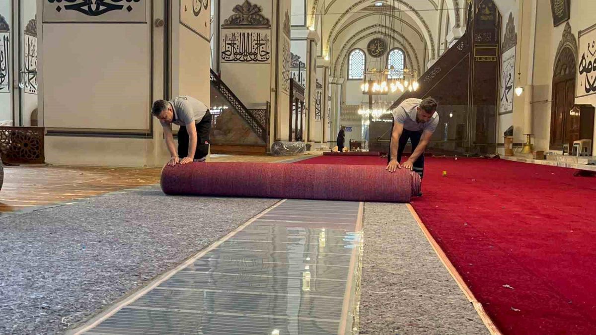 Ulu Cami’de Halı Yenileme Çalışmaları Başladı