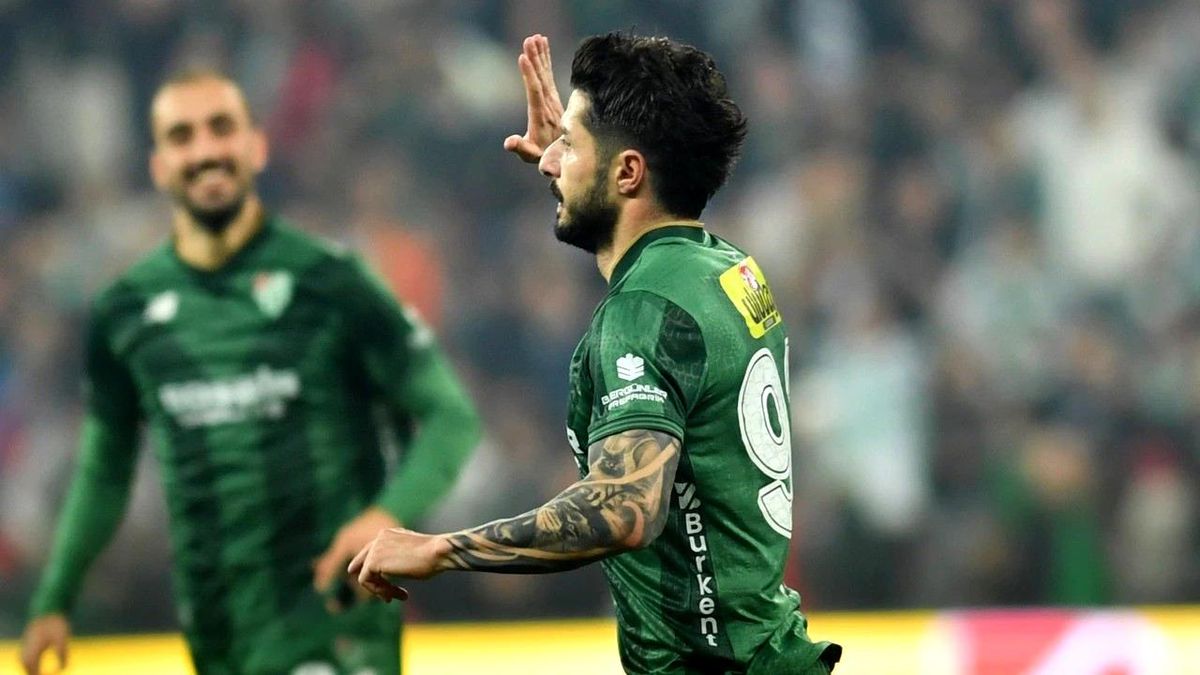 Bursaspor, Barış Gök’ün Sözleşmesini Yeniledi