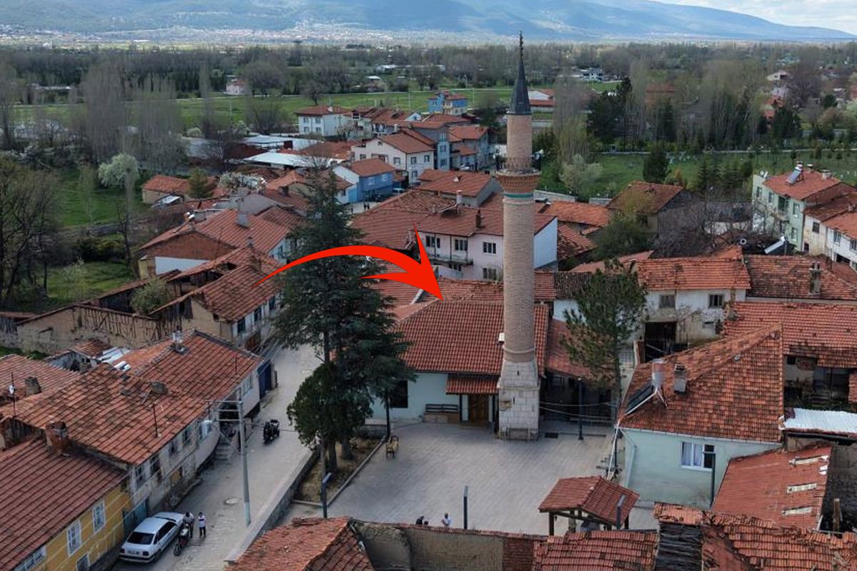 Caminin duvarından çıkan 300 parçalık sır! Ankara’da özel ekipler inceliyor