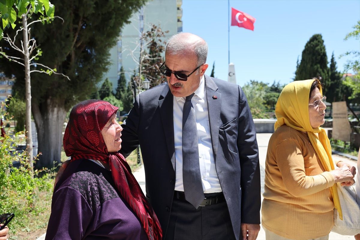 Vali Toraman ve Protokol Şehitliği Ziyaret Etti