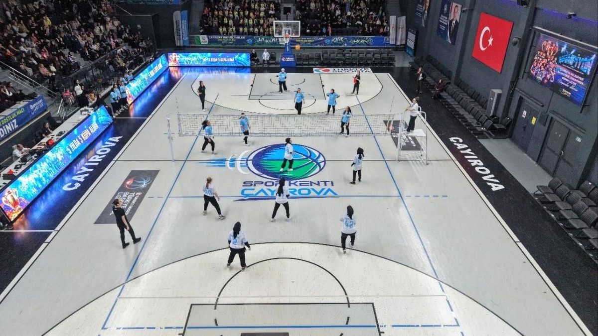 Çayırova’da kadınlar voleybol dostluk maçında buluştu