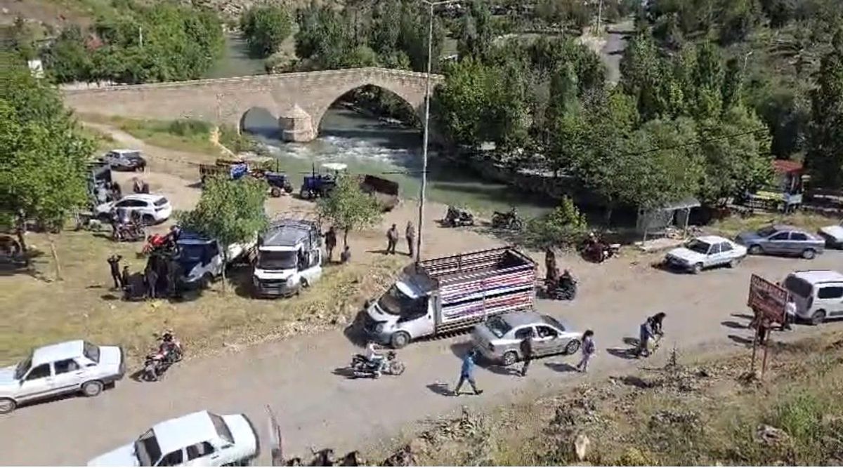 Çermik’te tarihi köprü yanında hayvan pazarı kuruldu