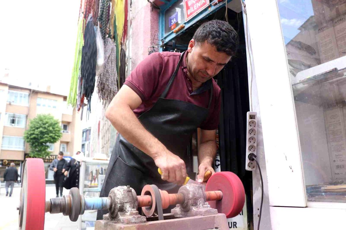 Bıçakçı Ustası Uyarıyor: Kaliteli Bıçak Alın!