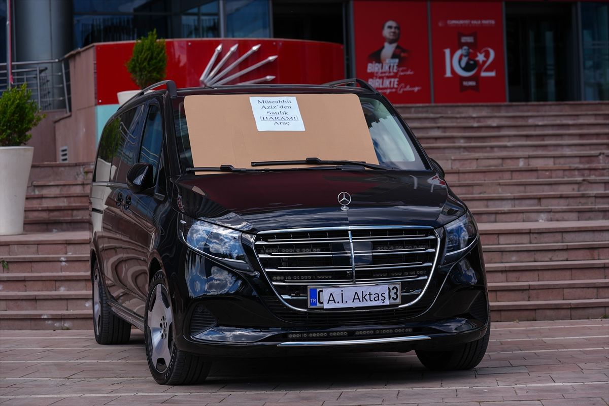 CHP’de Lüks Minibüsler Satışa Çıkıyor