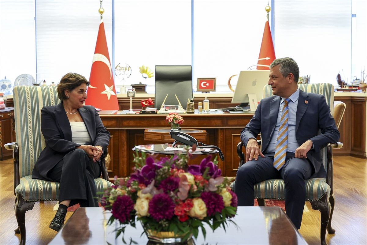 Özgür Özel’den Yeşil Parti ile Görüşme