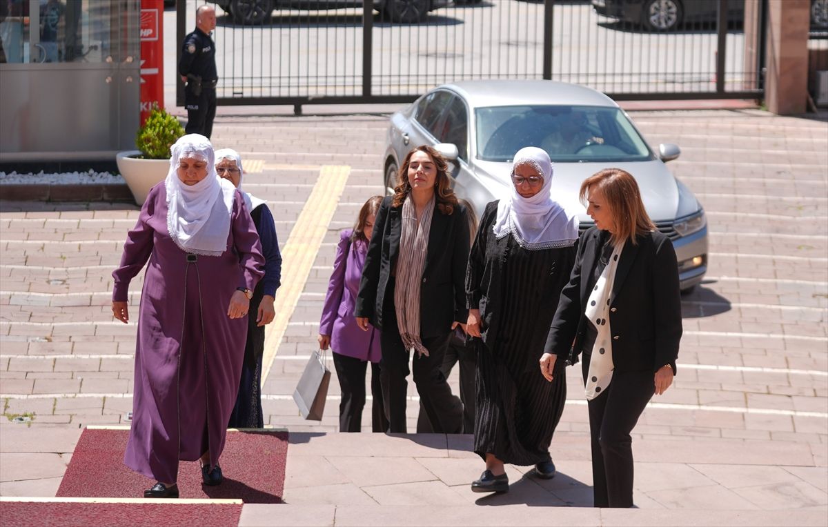 CHP’den Barış Anneleri’ne Ziyaret