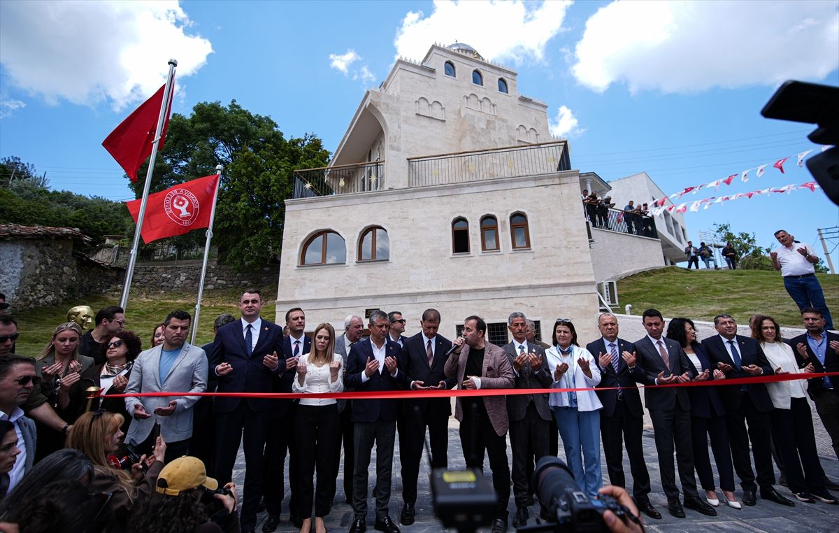Özgür Özel, İzmir’de Camii ve Kent Bostanı Açılışı Yaptı