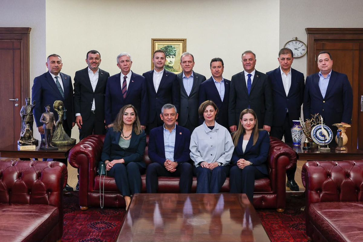 CHP’li büyükşehir belediye başkanları 45 gün içinde olağanüstü Kurultay istedi