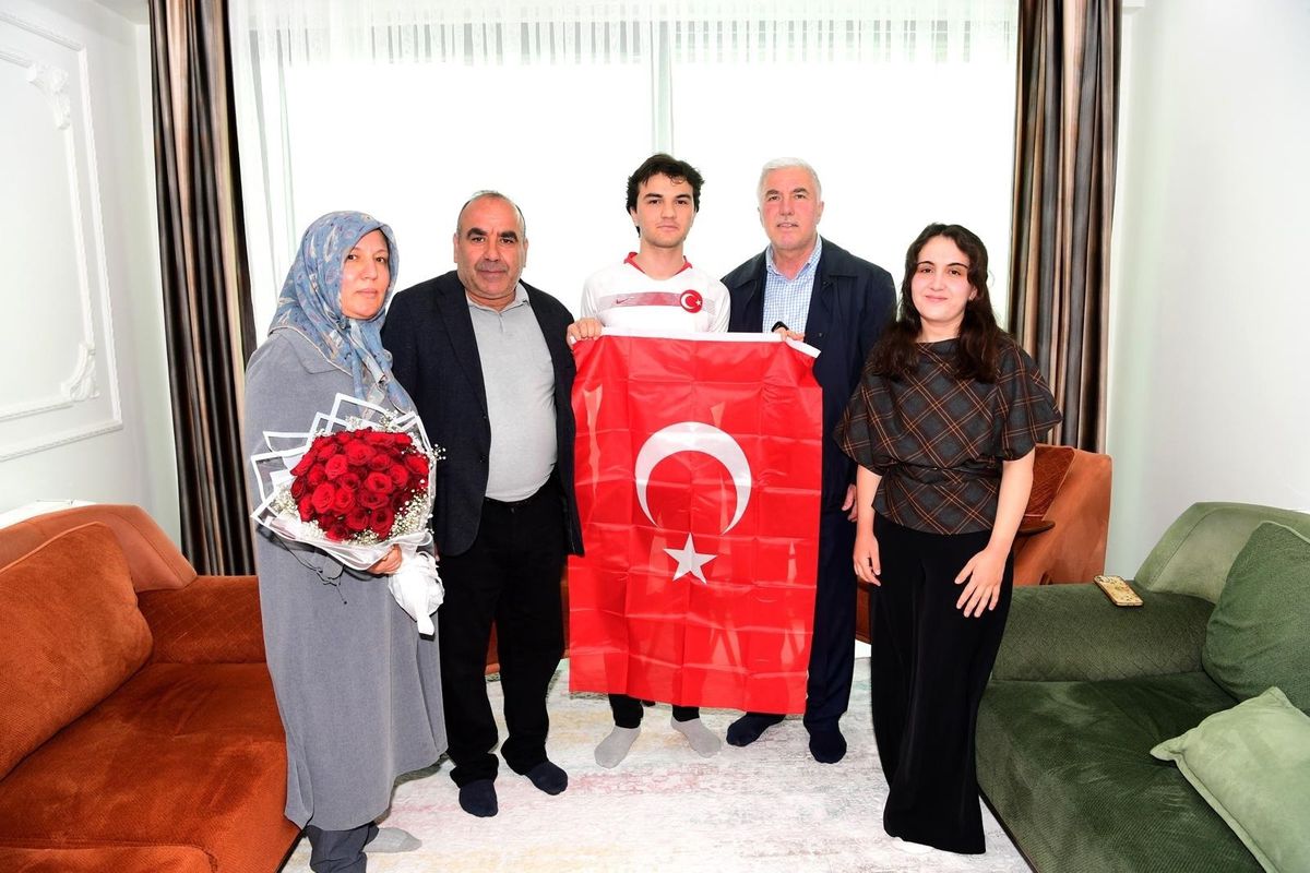 Gençten CİMER’e bayrak talebi: 7,9 milyon başvuruda 1,8 milyon genç