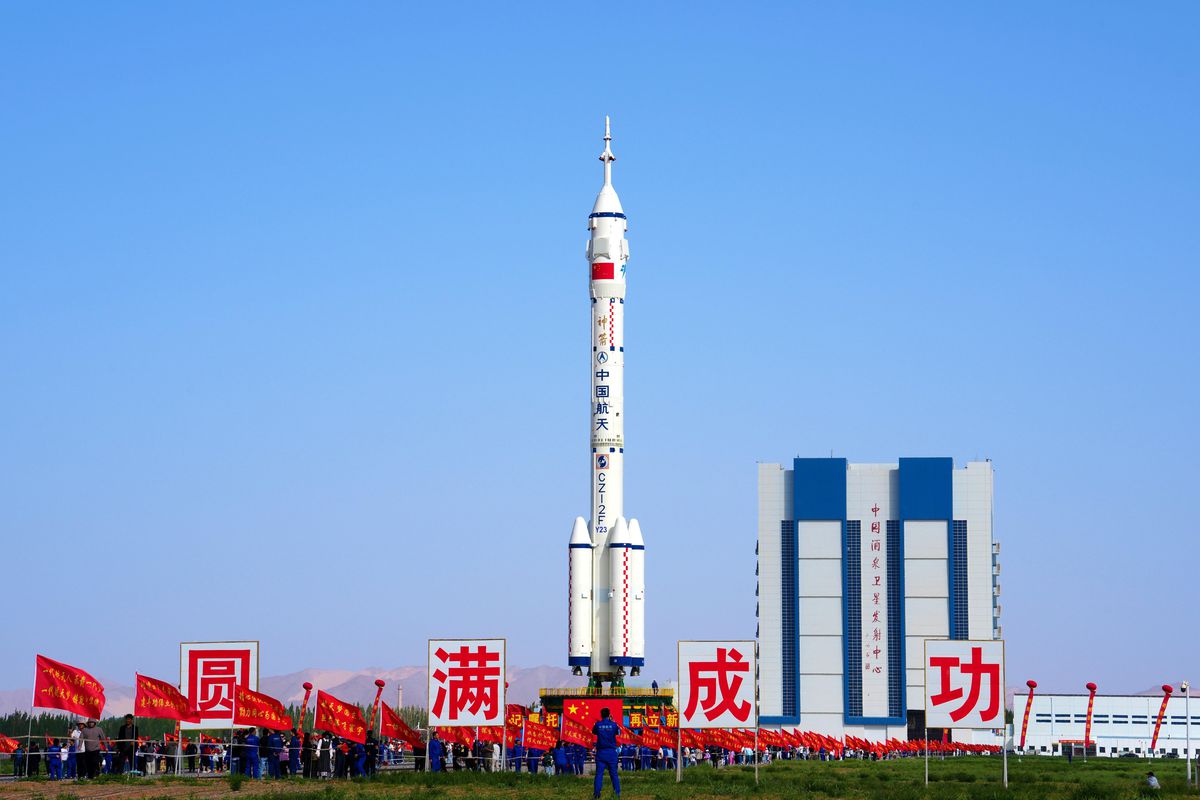 Çin Shenzhou-23’ü Uzaya Fırlatıyor