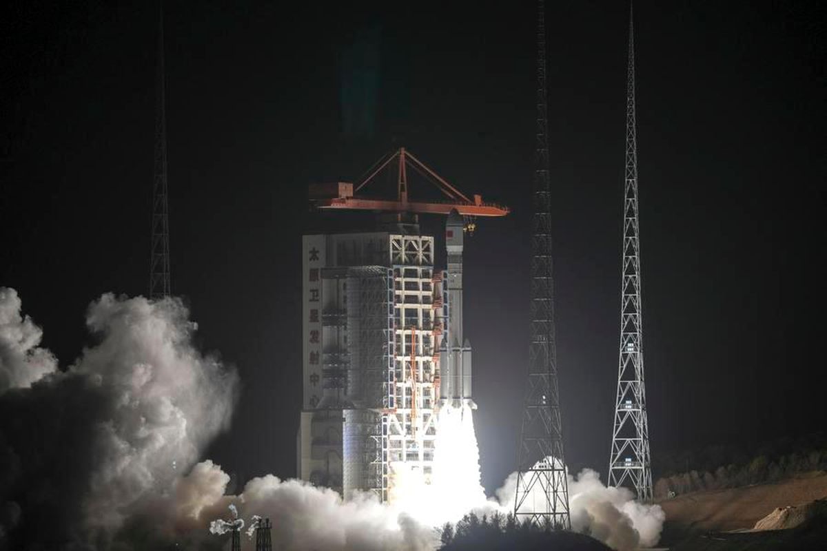 Çin, Uydu Grubu Fırlattı