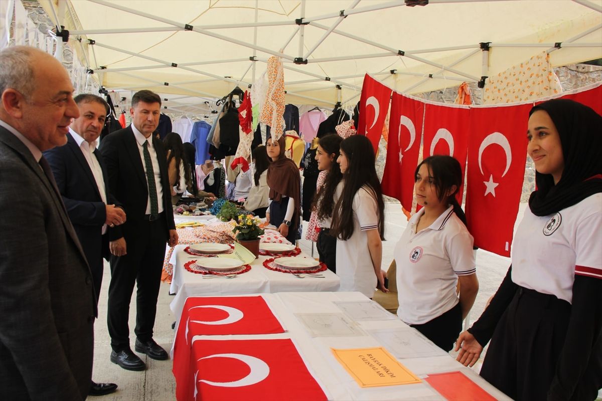 Cizre’de Öğrencilerden Yılsonu Sergisi