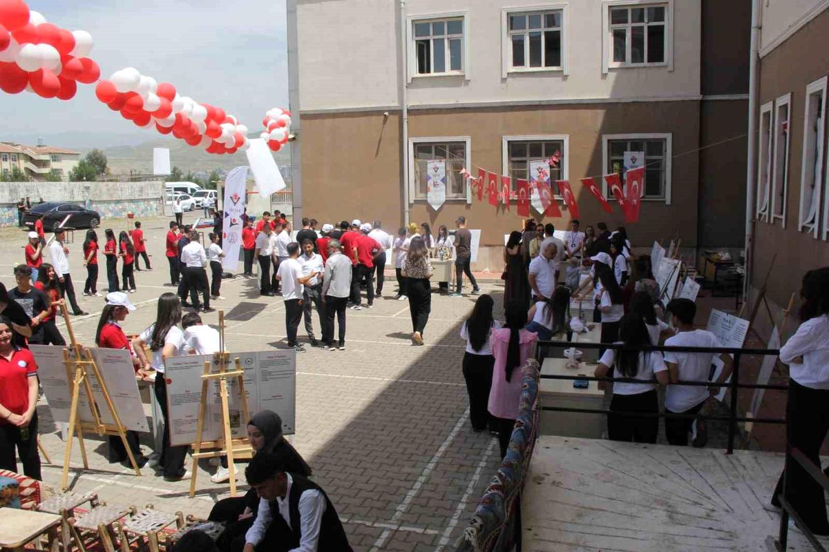 Cizre’de Bilim Fuarı Coşkusu