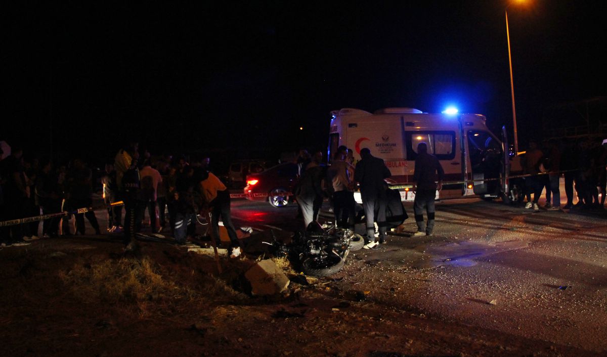 Antalya’da Motosiklet Kazası: 2 Genç Hayatını Kaybetti