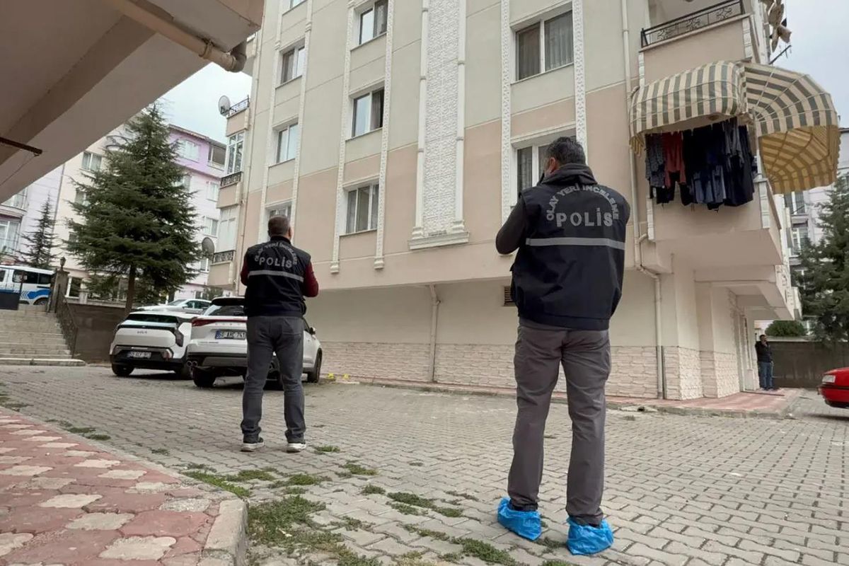 Çorlu’da cam silerken düşen kadın hayatını kaybetti
