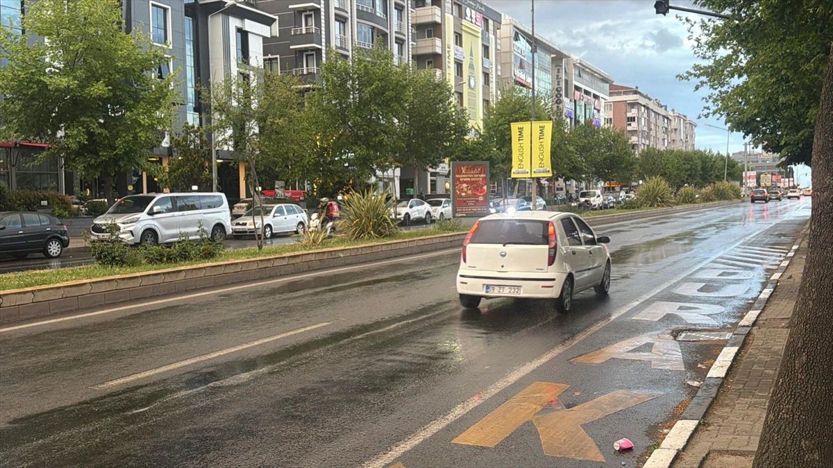 Çorlu’da Sağanak Yağış Trafiği Olumsuz Etkiledi
