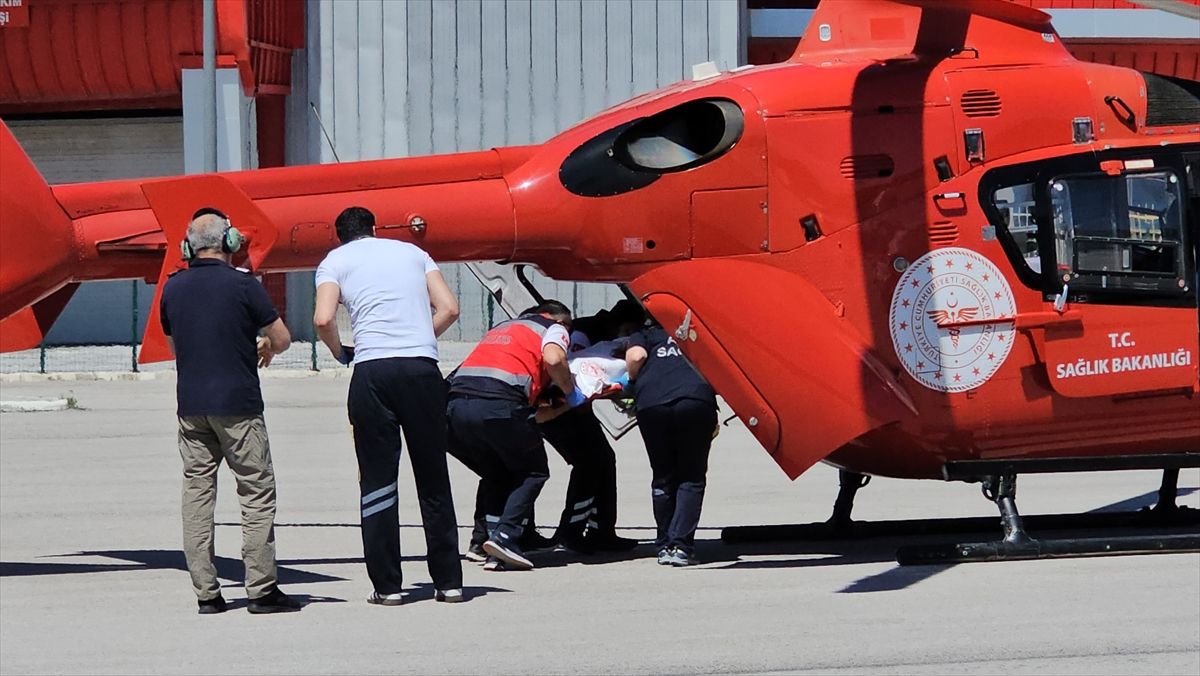 Traktör Şaftına Kaptıran Çocuk Helikopterle Ankara’ya Sevk Edildi