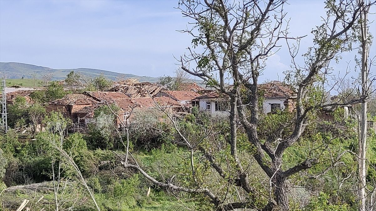 Sungurlu’da Hortum Hasara Yol Açtı