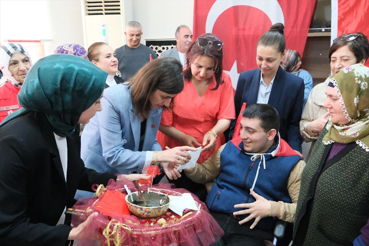Çorum’da temsili askerlik yapacak engelliler için “asker kınası” yakıldı