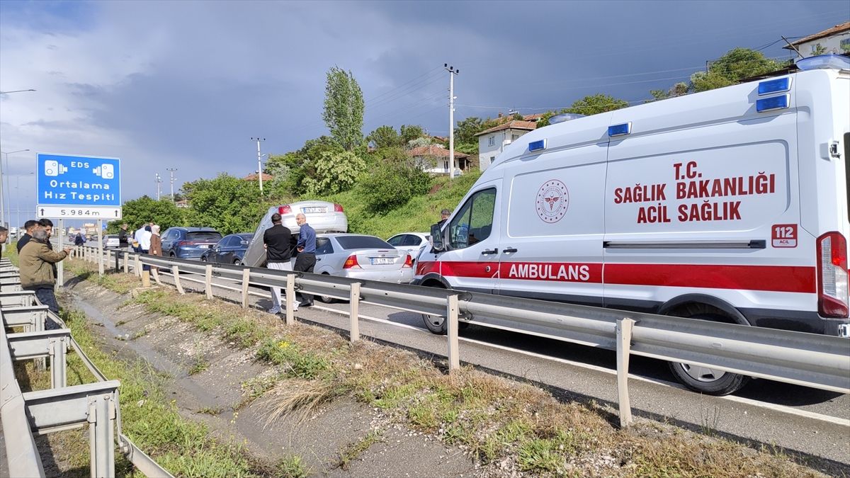 Zincirleme Trafik Kazası: 4 Araç Karıştı