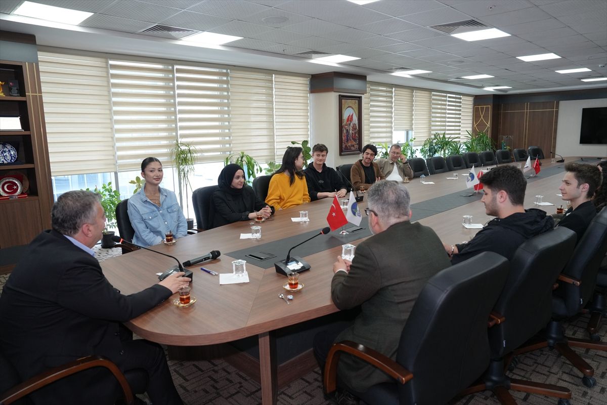 Öğrencilerden Başkan Demirbaş’a Ziyaret