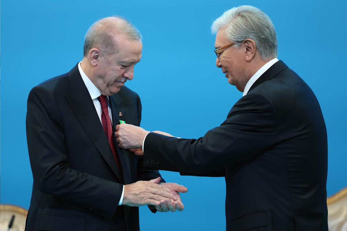 Hoca Ahmet Yesevi Nişanı ilk kez Cumhurbaşkanı Erdoğan’a takdim edildi