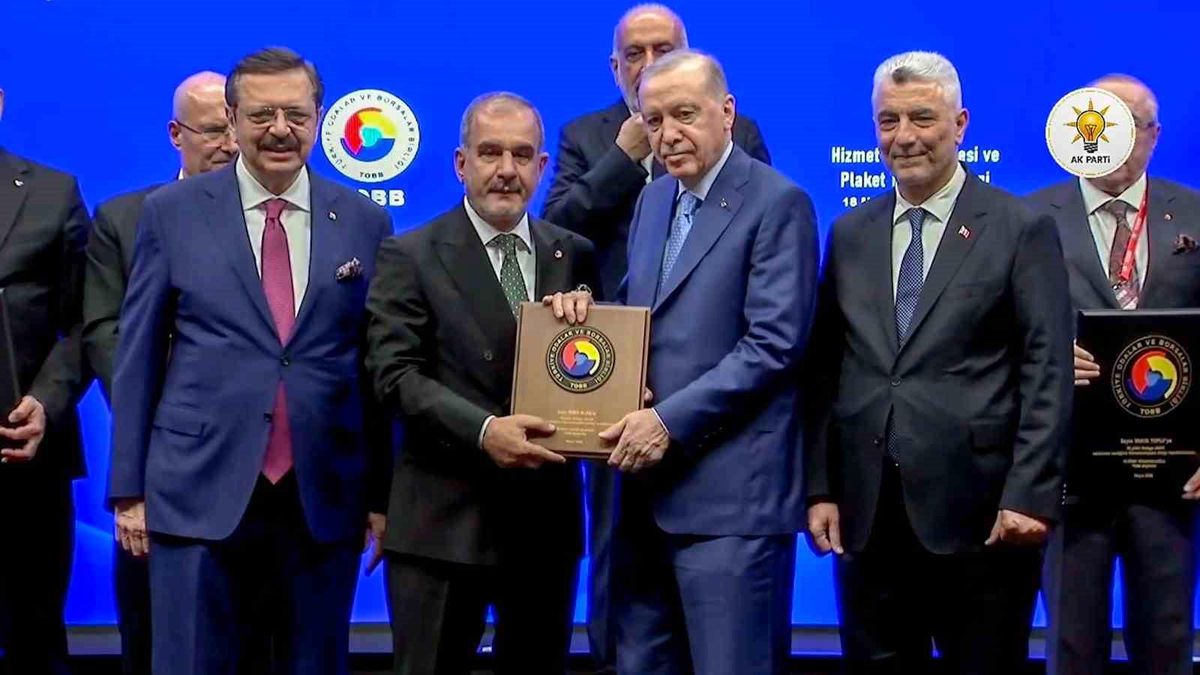 Elazığ TSO Başkanı İdris Alan, Hizmet Şeref Belgesini Cumhurbaşkanı Erdoğan’dan Aldı