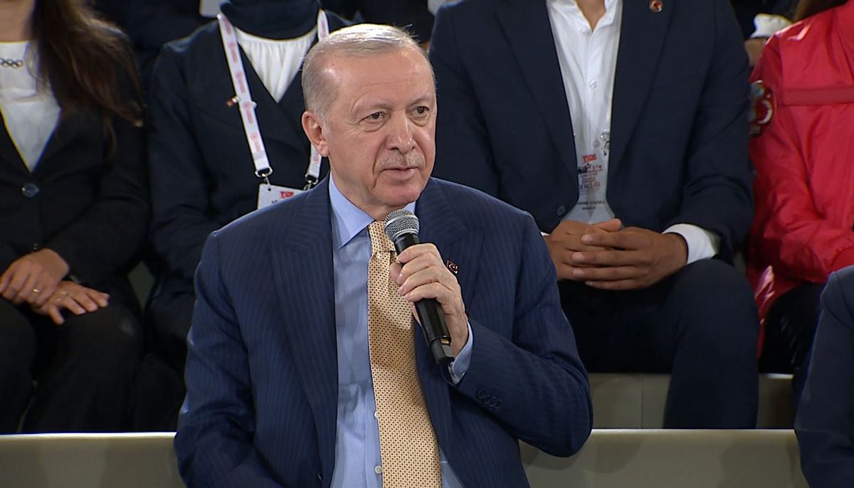 Erdoğan: Gençlerle omuz omuza yürümeye devam edeceğiz