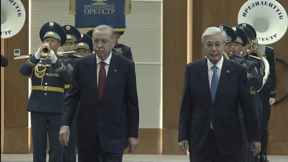 Erdoğan, Kazakistan’da Tokayev tarafından karşılandı