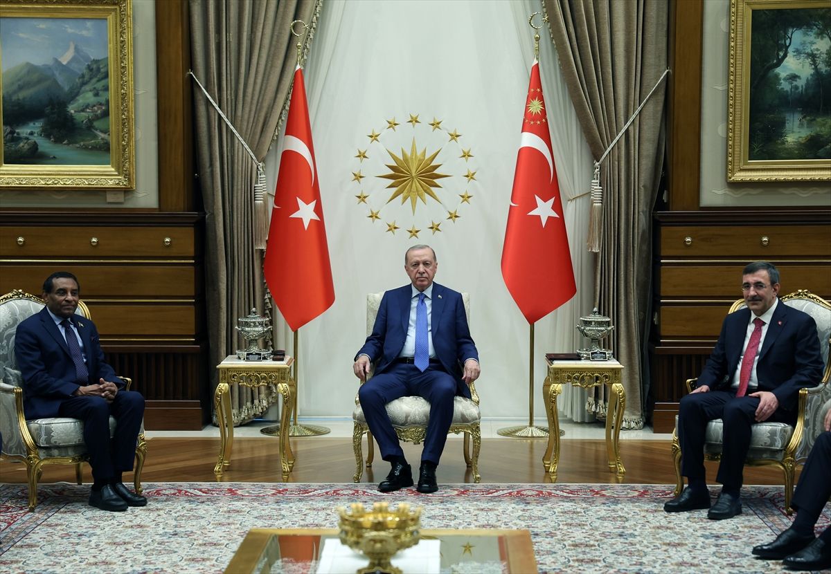 Erdoğan Sudan Başbakanı’nı kabul etti