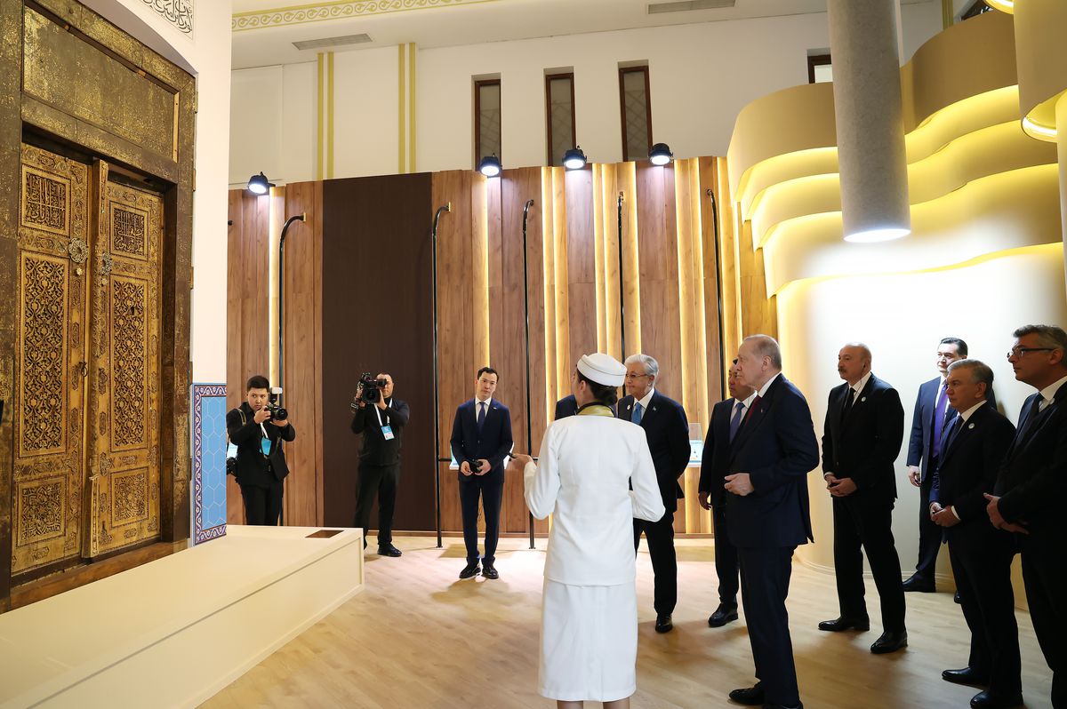 Erdoğan, Türkistan’da kültürel geziye katıldı