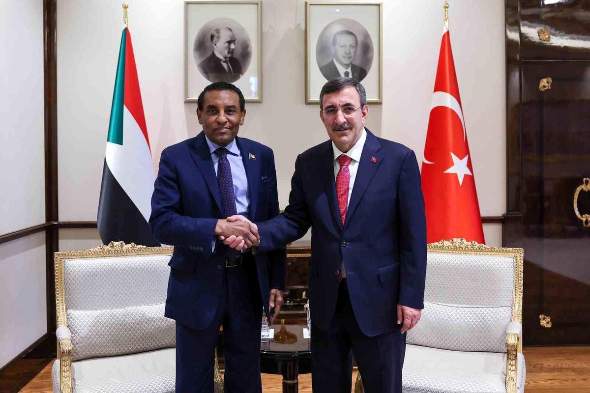 Cevdet Yılmaz, Sudan Başbakanı ile Görüştü
