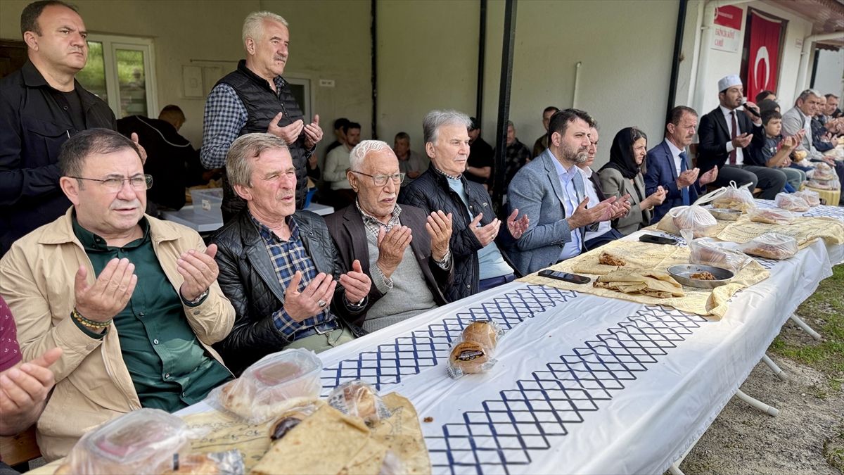 Şahin, Bayramda Ekincik Köyü’nde