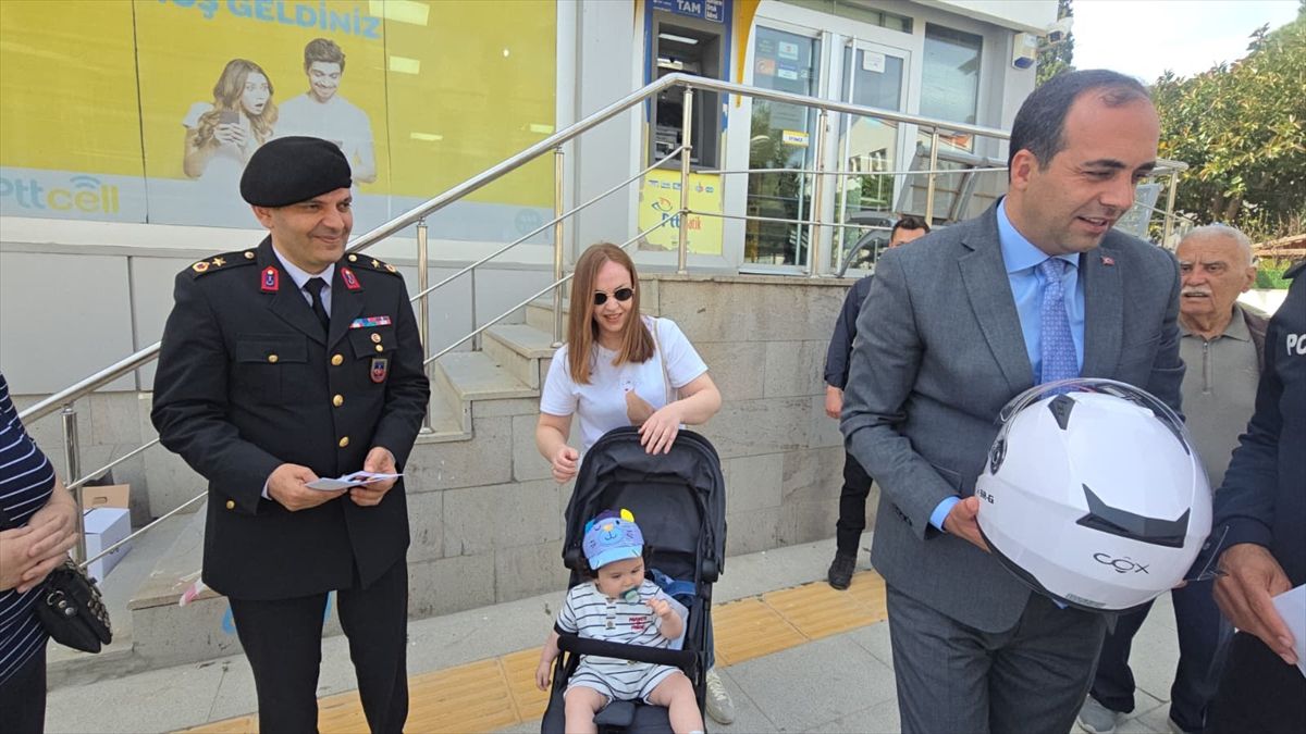 Datça’da Motosiklet Sürücülerine Güvenlik Ekipmanları Dağıtıldı