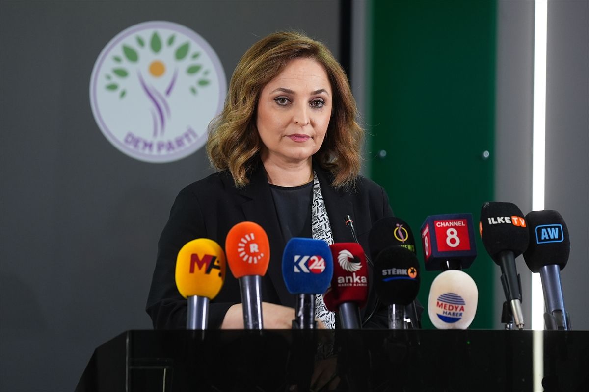 DEM Parti’den Demokrasi Vurgusu