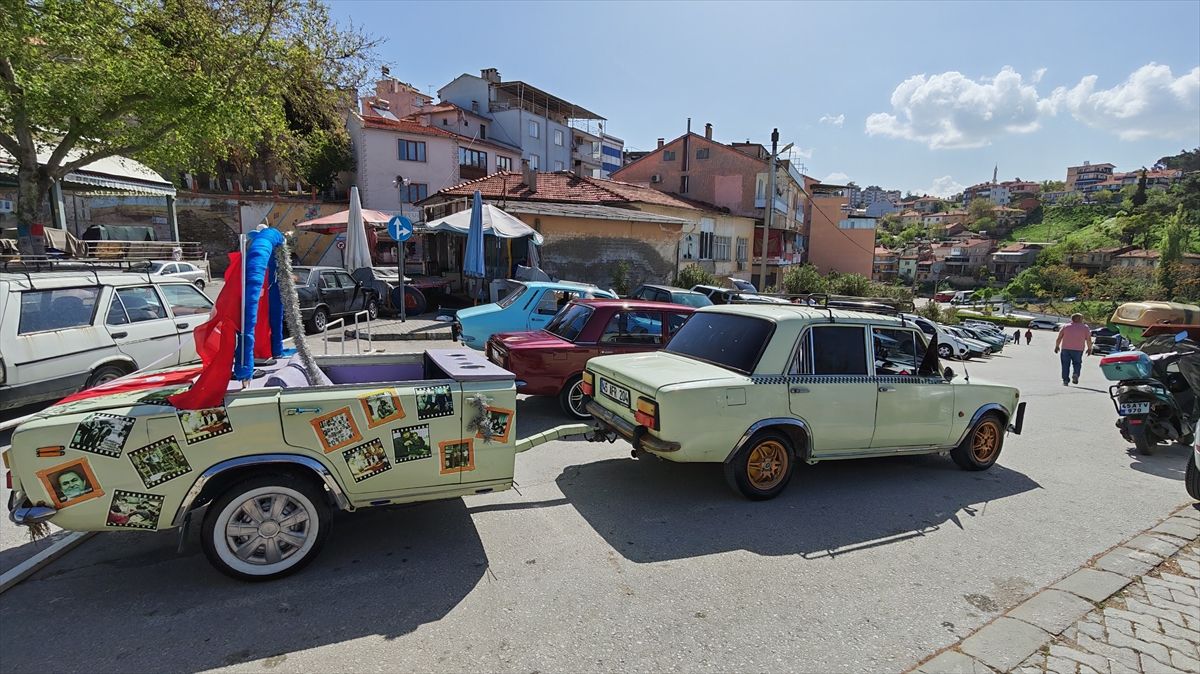 Demirci’de Klasik Araçlara Yoğun İlgi