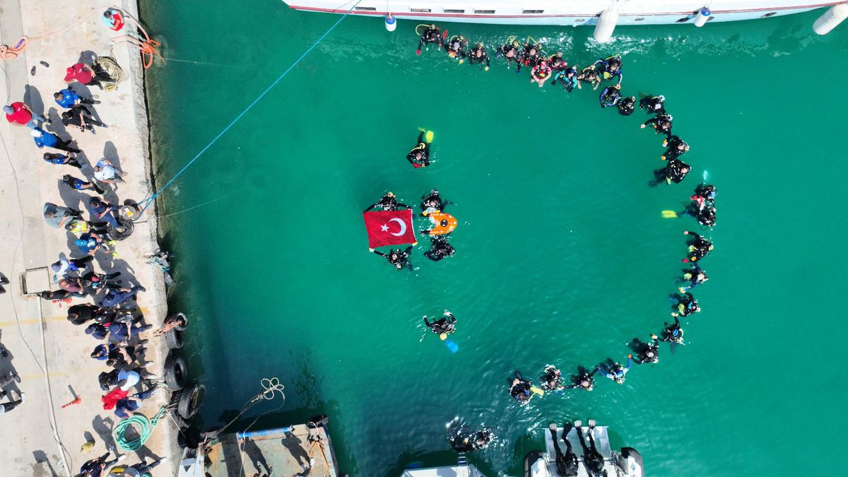 Antalya’da Deniz Dibi Temizliği: 7 Ton Atık