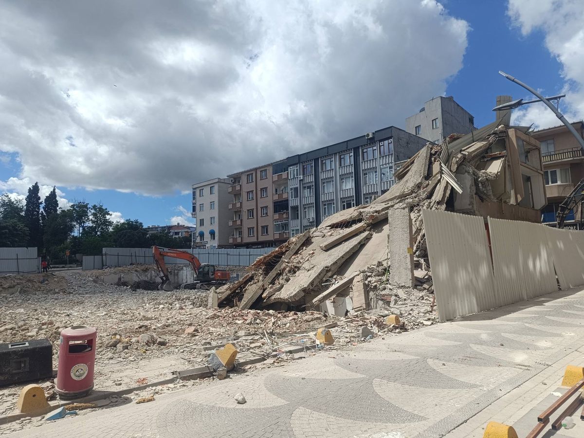 Keşan’da Bina Yıkımı Ani Gerçekleşti