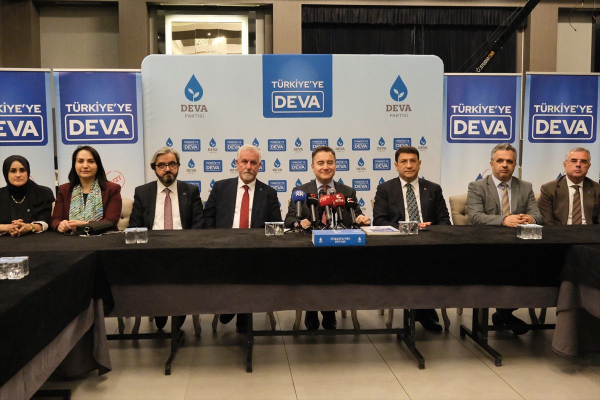 DEVA Partisi Genel Başkanı Babacan, Çorum’da basın toplantısı düzenledi