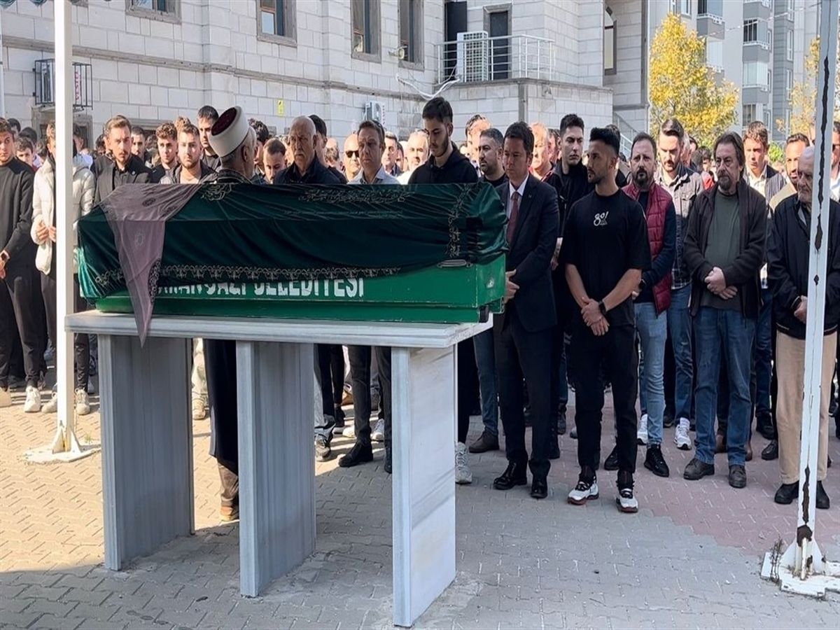 Diş hekimi eşini çocuklarının yanında öldüren sanığa ‘haksız tahrik’ indirimiyle 24 yıl hapis