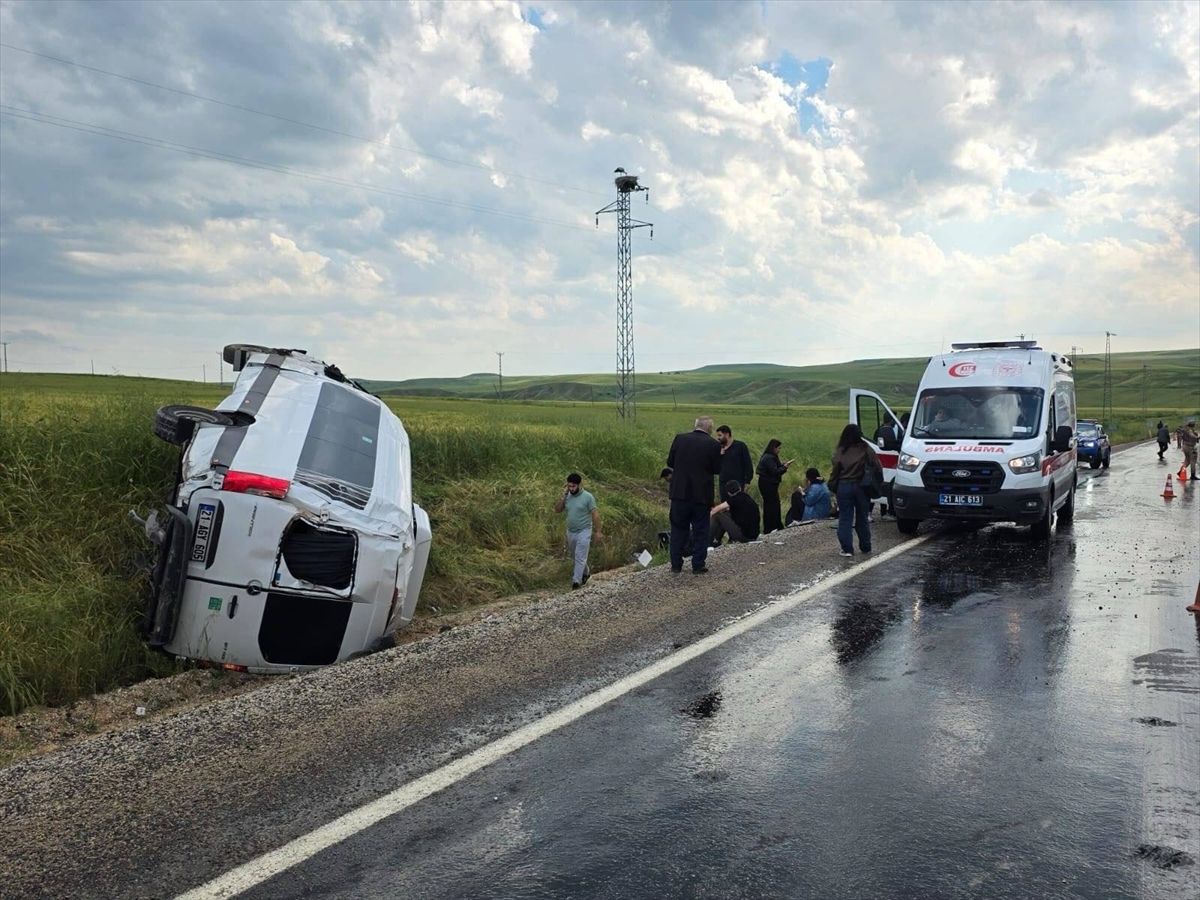 Diyarbakır’da Minibüs Devrildi: 11 Yaralı