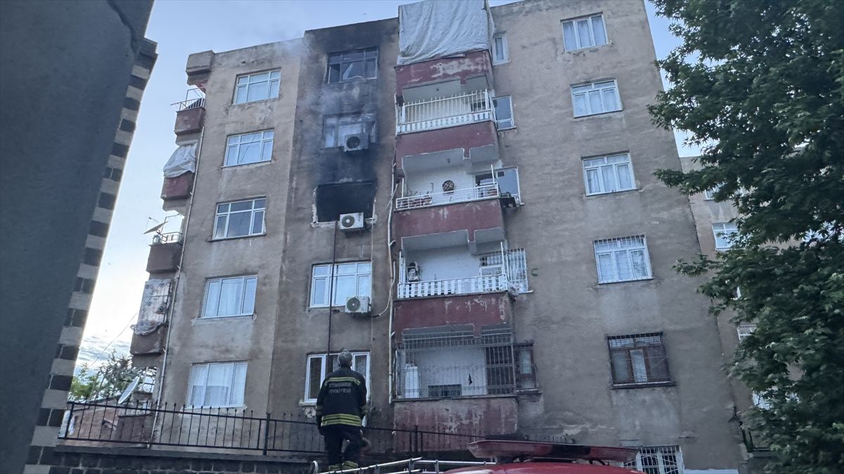 Diyarbakır’da Yangın: İtfaiye Eri Yaralandı