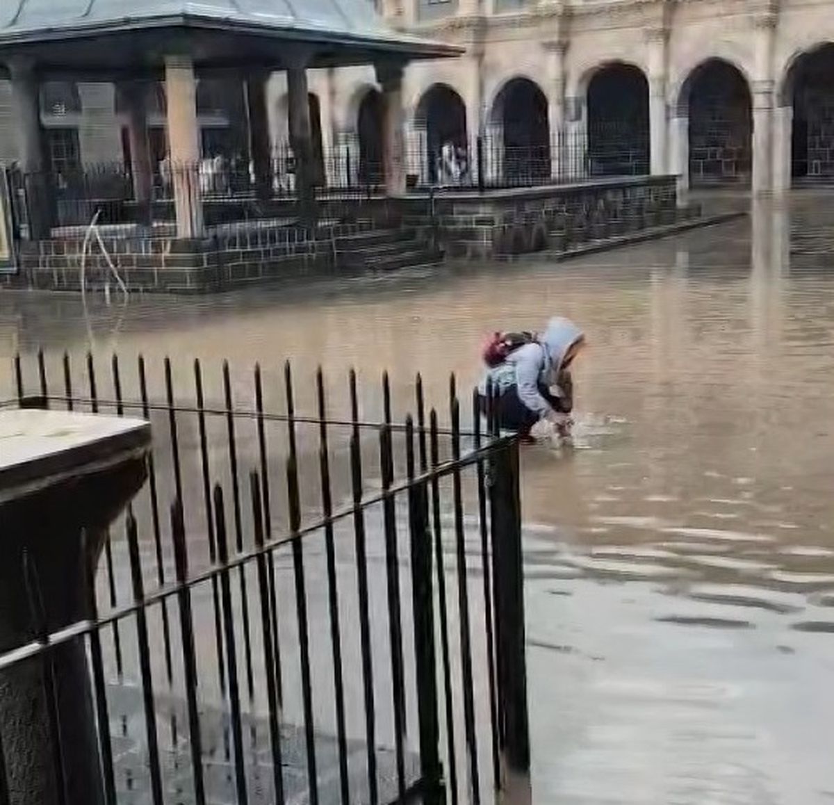 Ulu Cami’nin Avlusu Suyla Dolu